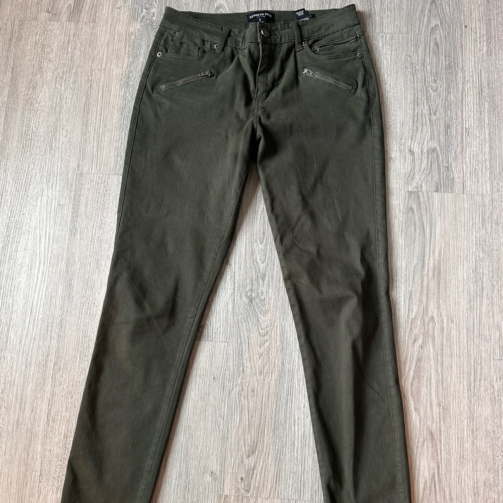 KENNETH COLE | Green Jess Skinny Zipper Pocket (Size 6)